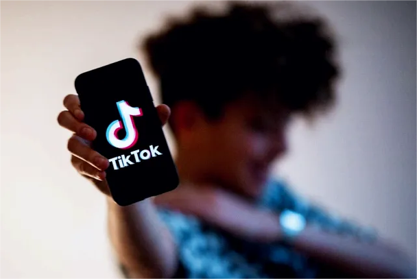 TikTok's New Feature: Interactive Travel Guides 